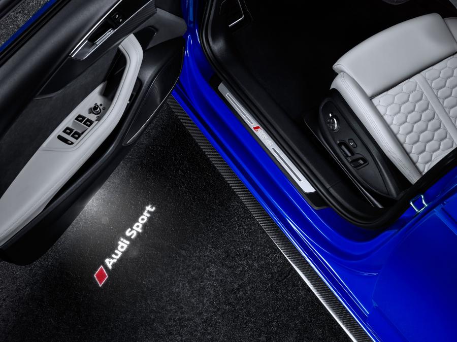 Детали экстерьера Audi RS4 Avant (B9) 2017 года  (WW) (фото 24 из 57)